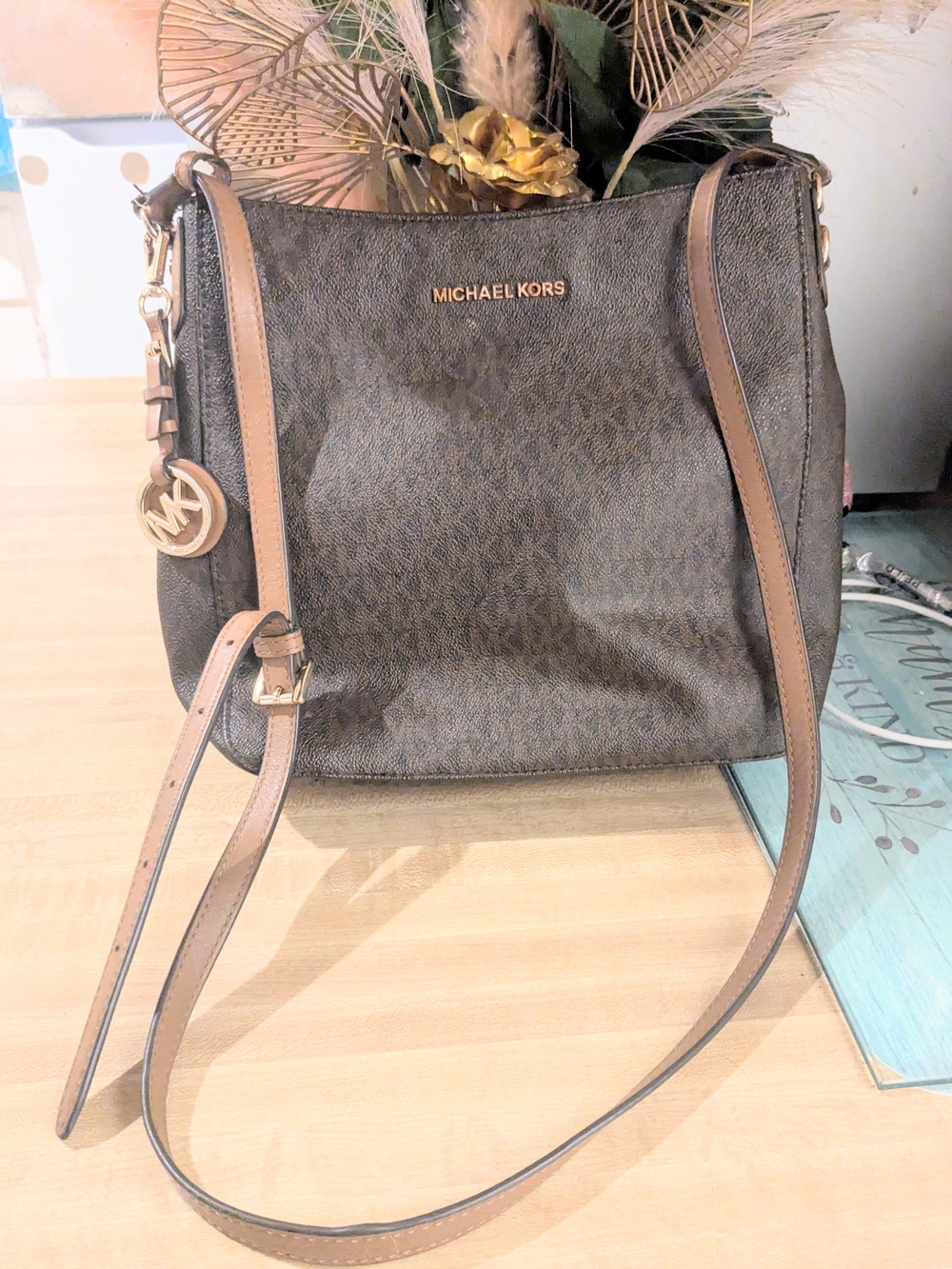 Michael Kors Jet Set Travel Large logo Messenger Bag, Brown/Gold.